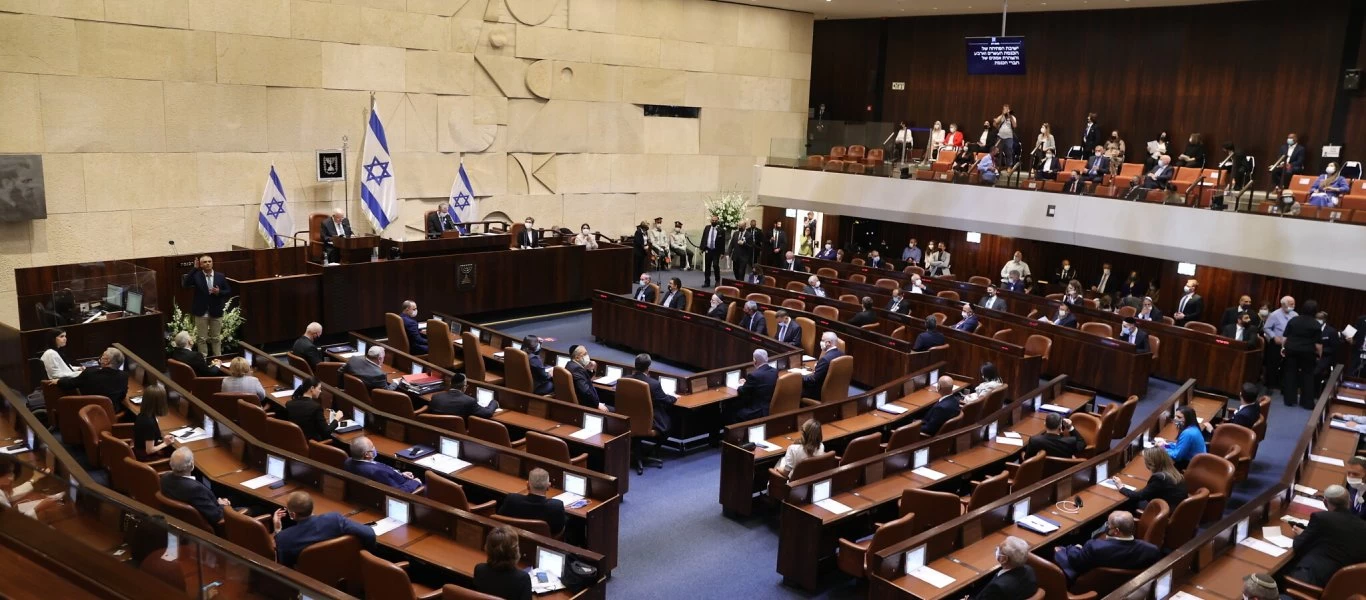 Ισραήλ: Ακόμη δεν ανέλαβε καλά-καλά η κυβέρνηση συνασπισμού και άρχισαν το προβλήματα